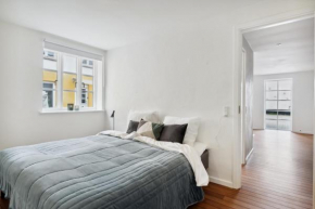 Hyggelig 2BR lejlighed m privat parkering, Aalborg